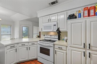 1767 Kings Canyon Cir in Fort Worth, TX - Foto de edificio - Building Photo