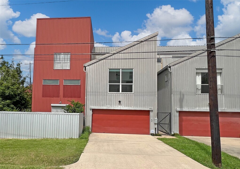 803 Detering St in Houston, TX - Building Photo
