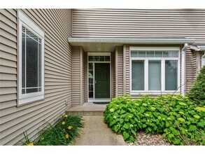 1128 Shumway Ct in Faribault, MN - Building Photo - Building Photo