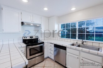 18 Leros Ct in Sacramento, CA - Building Photo - Building Photo