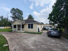 10119 Chickasaw Ln in Houston, TX - Building Photo