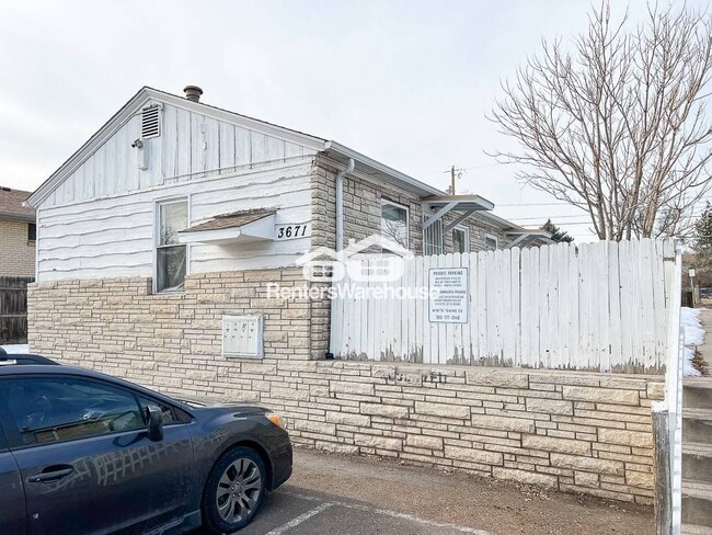 property at 3671 S Knox Ct