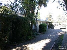 327 Decker St in Santa Rosa, CA - Building Photo - Building Photo