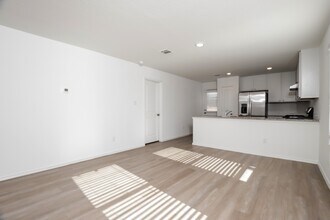 14322 Calaveras Creek in San Antonio, TX - Foto de edificio - Building Photo