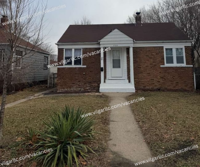 property at 727 Mississippi St