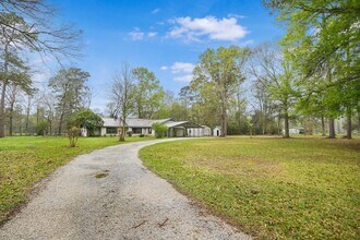 512 County Rd 2222 in Cleveland, TX - Building Photo - Building Photo
