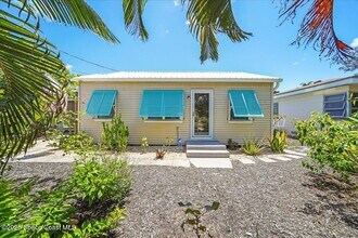 2005 Oak St in Melbourne, FL - Foto de edificio - Building Photo