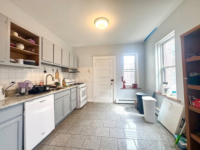 260 Aspinwall Ave, Unit 2 in Brookline, MA - Building Photo - Building Photo