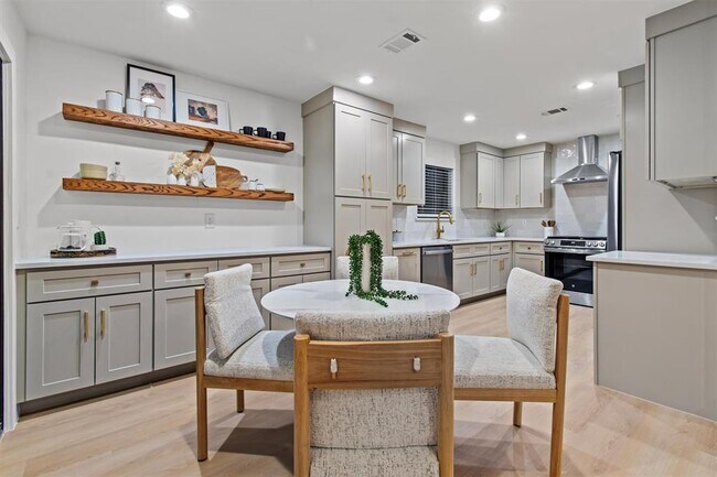 property at 5102 Summerset Trail