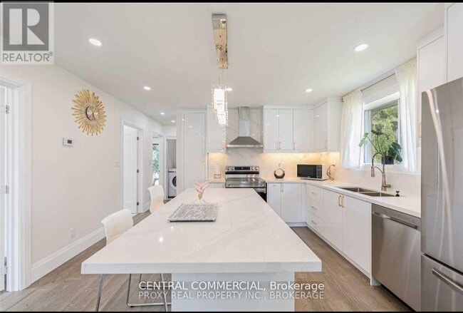 38 Child Dr in Aurora, ON - Building Photo - Building Photo