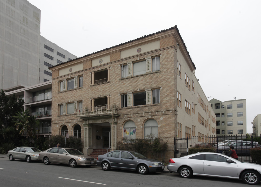 Dull Brae Apartments in Oakland, CA - Foto de edificio