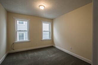 8 Seward Street, Unit 3rd Floor in Worcester, MA - Foto de edificio - Building Photo
