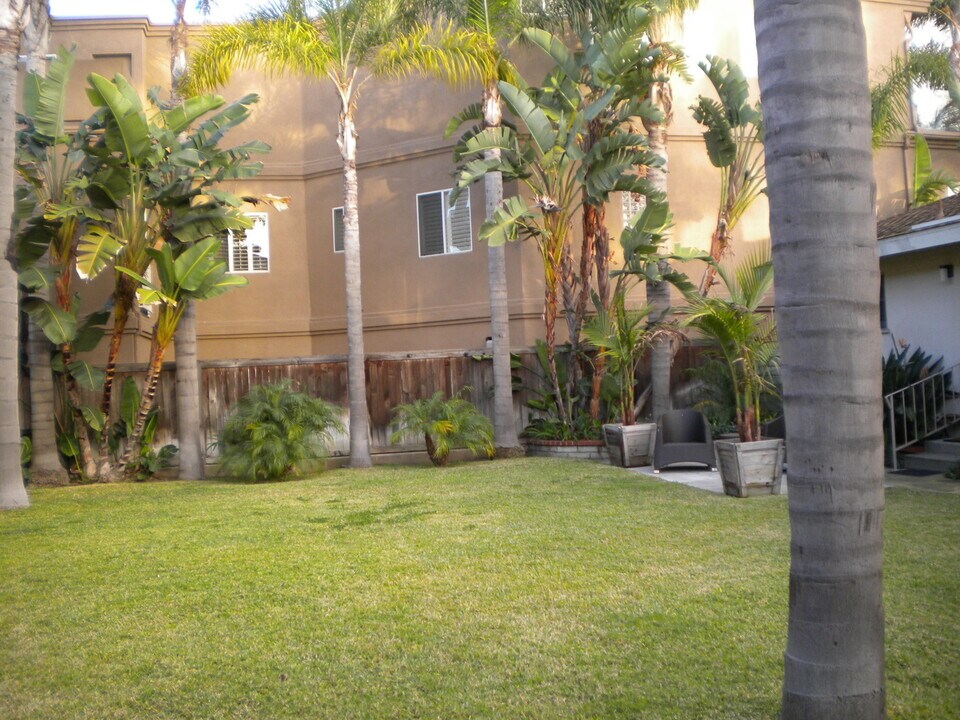 517 Frankfort Ave in Huntington Beach, CA - Building Photo