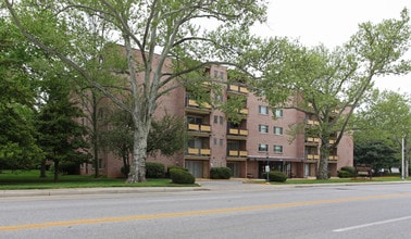 Windsor House Apartments- 55+ in Baltimore, MD - Foto de edificio - Building Photo