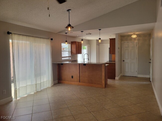 14807 Crooked Pond Ct in Ft. Myers, FL - Foto de edificio - Building Photo