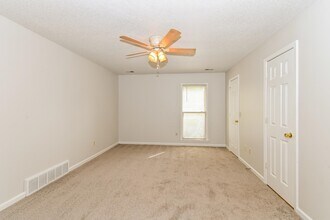 7956 Tankerston Dr in Memphis, TN - Building Photo - Building Photo