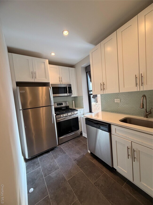 10920 Queens Blvd in Queens, NY - Building Photo - Building Photo