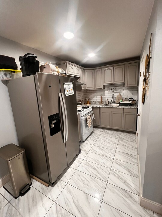 1031 Flora St, Unit 1 in Elizabeth, NJ - Building Photo