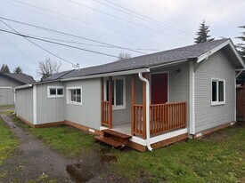 328 18th Ave in Longview, WA - Building Photo