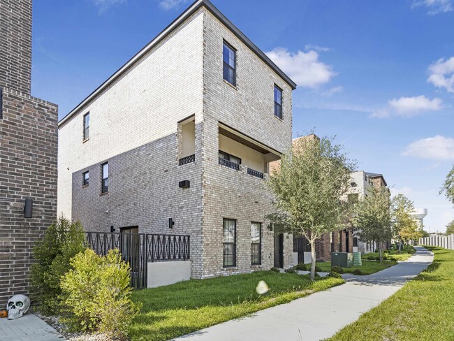 210 Veracruz Dr in Laredo, TX - Foto de edificio - Building Photo