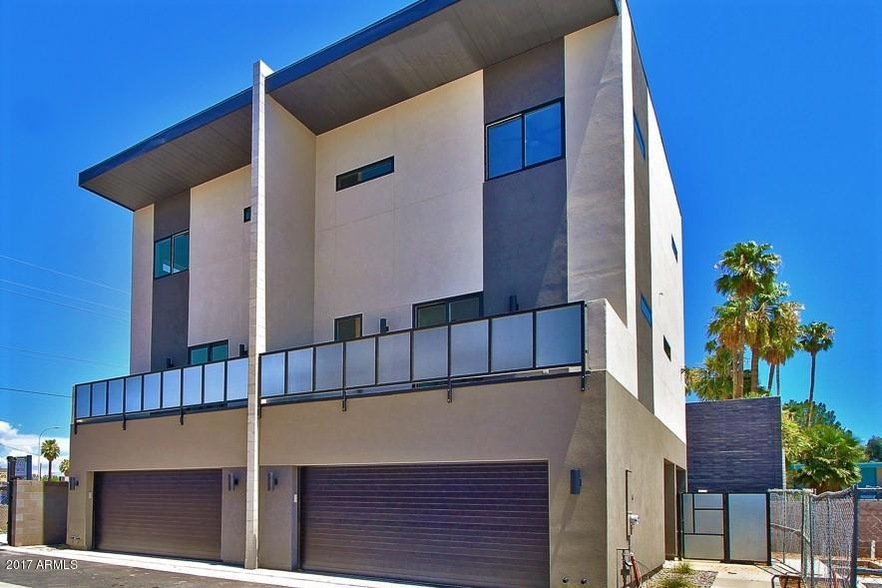 2727 E Thomas Rd, Unit 12U-6 in Phoenix, AZ - Foto de edificio