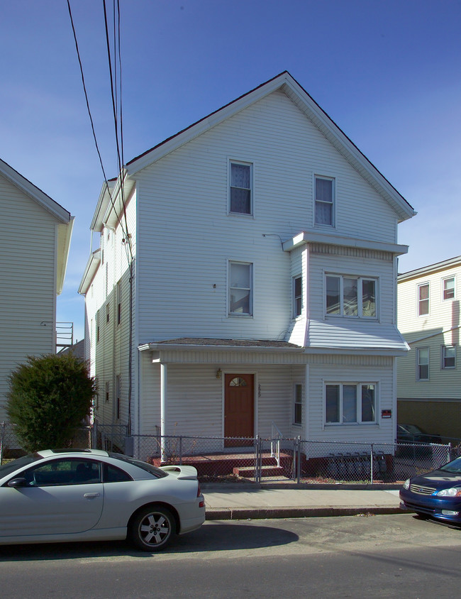 225 Washington St in Fall River, MA - Building Photo - Building Photo