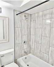 1515 W Morse Ave, Unit STUDIO in Chicago, IL - Building Photo - Building Photo