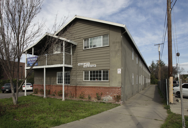 Arcade Apartments in Sacramento, CA - Foto de edificio - Building Photo