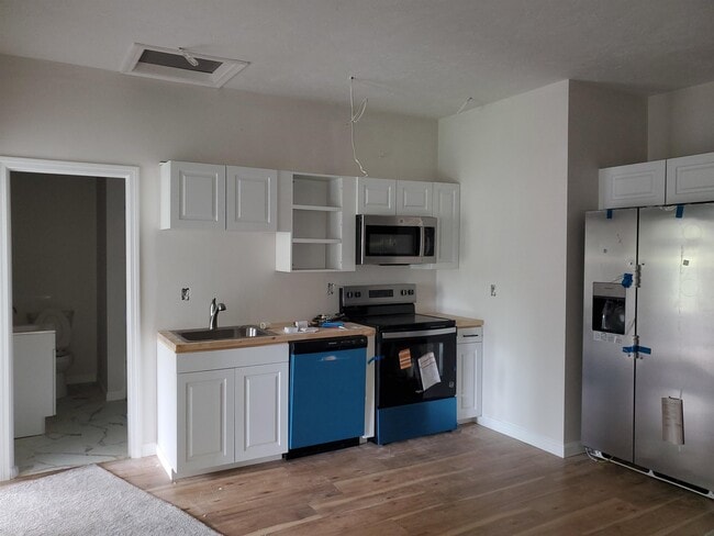 17 Canaan St in Canaan, NH - Building Photo - Building Photo