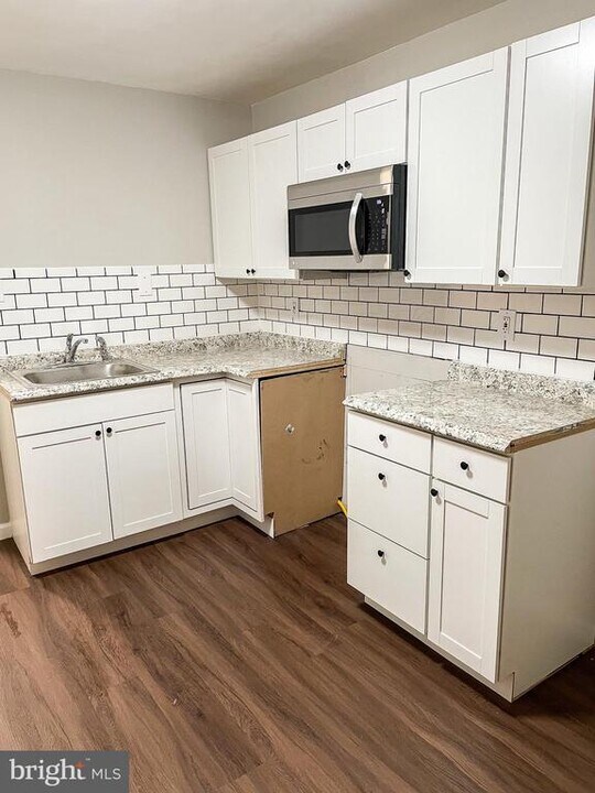 539 Glenview St in Philadelphia, PA - Building Photo