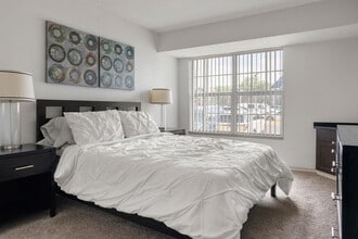 Meridian Pointe in Burnsville, MN - Foto de edificio - Building Photo