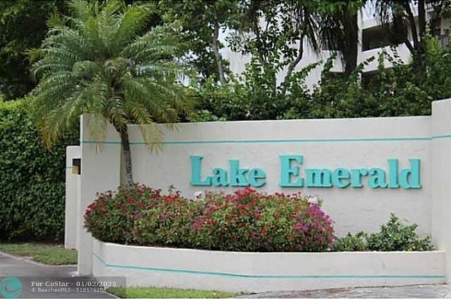 109 Lake Emerald Dr in Oakland Park, FL - Building Photo - Building Photo