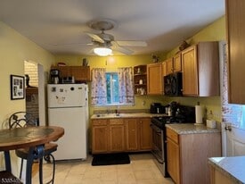 12 Upper Lake Dr, Unit 1-311 in Wantage, NJ - Building Photo