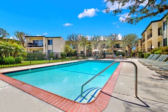 Casa Del Amo in Torrance, CA - Foto de edificio - Building Photo