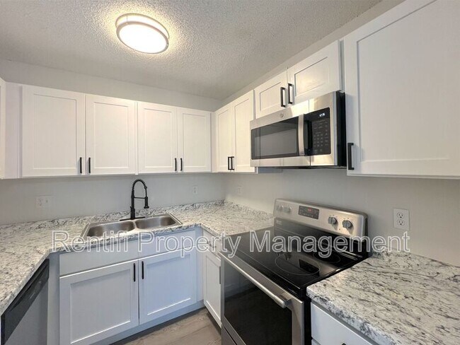 3738 Central Ave in Ft. Myers, FL - Building Photo - Building Photo