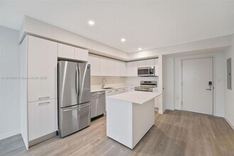 1500 Bay Rd, Unit N-0309 in Miami Beach, FL - Building Photo - Building Photo