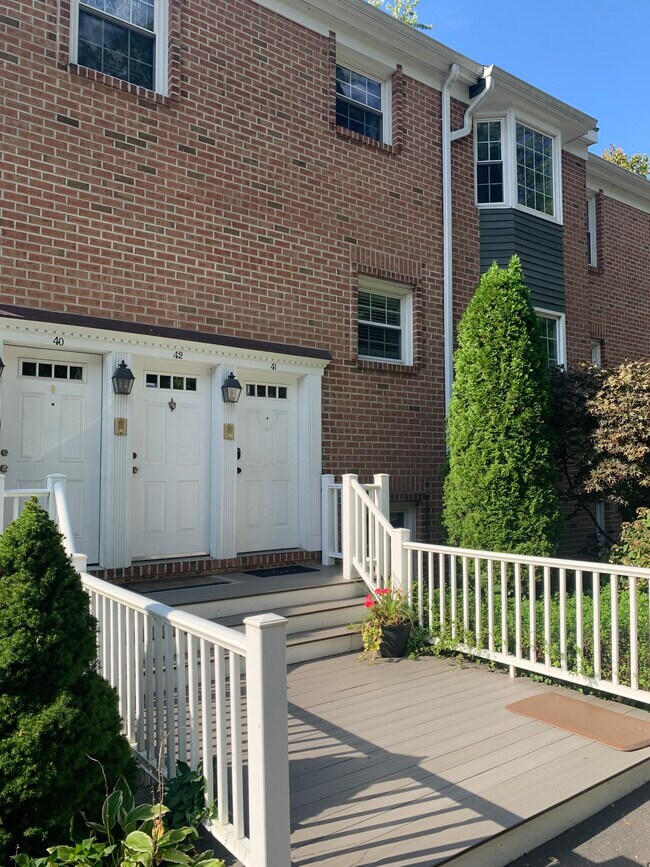 3 Valley View Rd Rentals in Norwalk, CT
