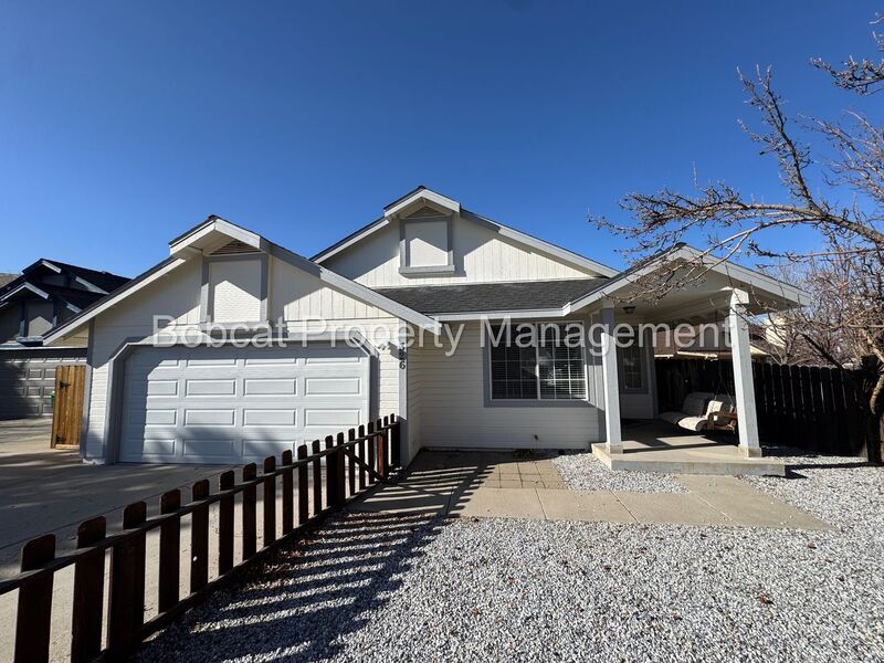 326 Sandalwood Dr in Carson City, NV - Building Photo