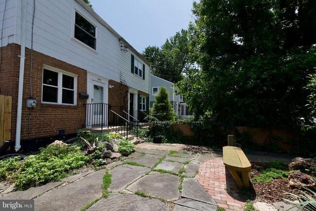 5715 Fenwick Dr in Alexandria, VA - Building Photo - Building Photo