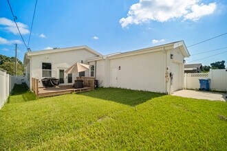 1040 48th Ave N in St. Petersburg, FL - Building Photo - Building Photo