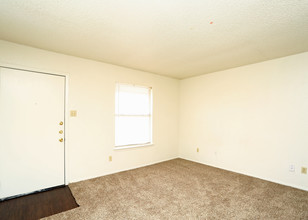 Stratford Place in Lubbock, TX - Building Photo - Interior Photo