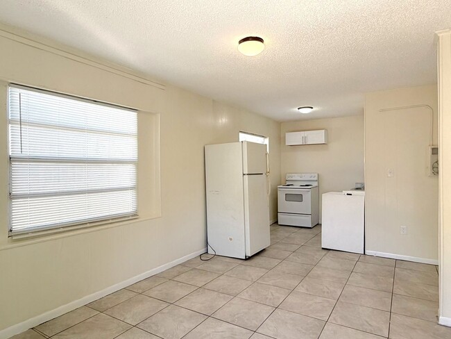 1341 Winnifred St in Orlando, FL - Building Photo - Building Photo