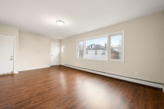 160 Augustine Pl in Union, NJ - Foto de edificio - Building Photo