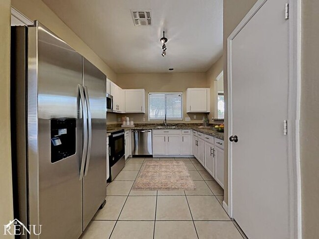 13193 W Evans Dr in Surprise, AZ - Building Photo - Building Photo