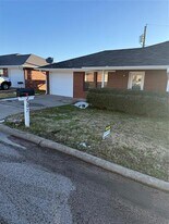 2502 Patrick Dr in Bonham, TX - Building Photo