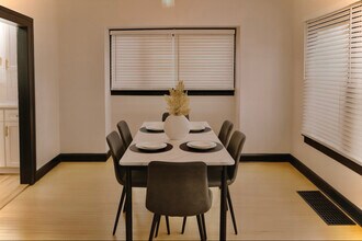 1912 Fernwood Ave in Toledo, OH - Building Photo - Building Photo