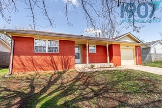 1611 Pinewood Dr in Norman, OK - Building Photo - Building Photo