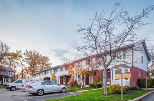 219 Kingswood Dr in Kitchener, ON - Building Photo