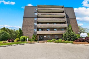 Park Tower Apartments in Tillsonburg, ON - Building Photo
