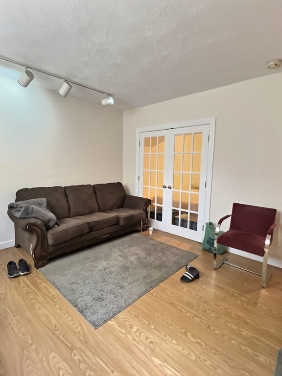 28 Browne St, Unit 2 in Brookline, MA - Building Photo - Building Photo